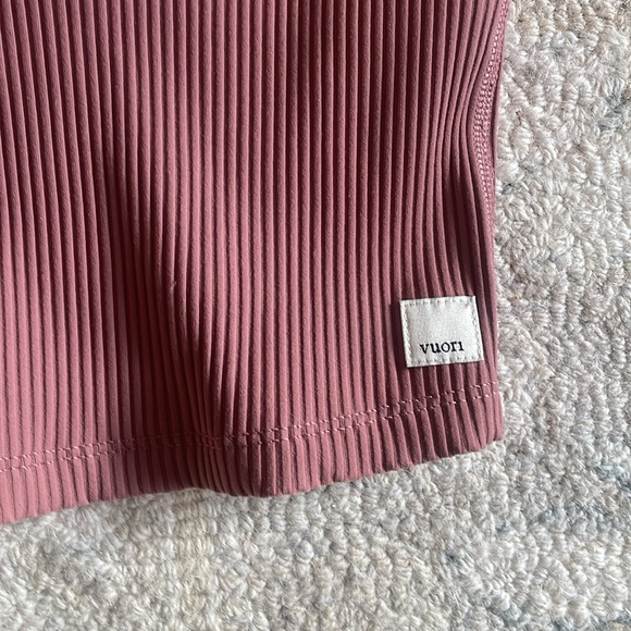 Vuori Women’s Rib Crop Tank Cropped Athletic Top Color Marsala Pink extra small - Picture 3 of 4